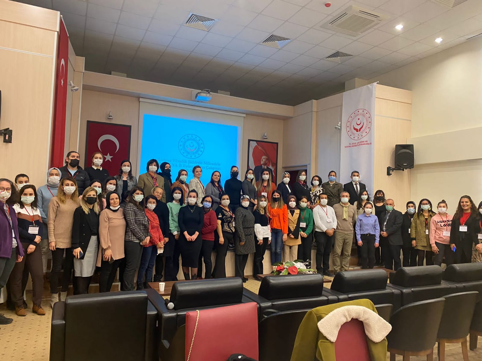 ALKÜKAM MÜDÜRÜ DOÇ. DR. SALİHA ÖZPINAR ANTALTYA AİLE VE SOSYAL HİZMETLER İL MÜDÜRLÜĞÜ KOORDİNASYONUNDA "KADINA YÖNELİK ŞİDDETLE MÜCADELE ANTALYA İL EYLEM PLANI ÇALIŞTAYINA KATILDI