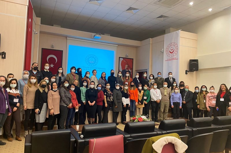 ALKÜKAM MÜDÜRÜ DOÇ. DR. SALİHA ÖZPINAR ANTALTYA AİLE VE SOSYAL HİZMETLER İL MÜDÜRLÜĞÜ KOORDİNASYONUNDA "KADINA YÖNELİK ŞİDDETLE MÜCADELE ANTALYA İL EYLEM PLANI ÇALIŞTAYINA KATILDI